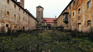 Pvodn hrad, pak vznice, dnes místo duch