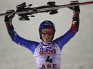 SVTOVÁ AMPIONKA. Petra Vlhová vyhrála obí slalom na mistrovství svta v Aare.