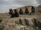 Ve vesnici Baghúz vrcholí bitva o údajn poslední pozici Islámského státu v...