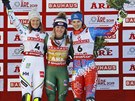Amerianka Mikaela Shiffrinová (uprosted) vyhrála na MS v Aare slalom, druhá...