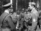 Adolf Hitler hovoí s nmeckým polním marálem Wilhelmem Keitelem a finským...