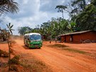 Nový Toulavý autobus. Ten první ujel po kamerunských cestách a silnicích tisíce...