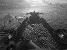 Snímek z Marsu poízený vozítkem Opportunity pi przkumu v ervenci 2004.