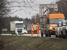 Na povrchu dálnice D5 mezi Plzní a hranicí s Německem se objevují trhliny....
