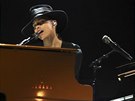 Moderátorka a zpvaka Alicia Keys a její etuda pro dva klavíry (Grammy Awards,...