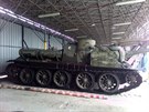 SU-100 b�hem oprav