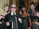 Karl Lagerfeld a modelky Nadja Auermannová, Naomi Campbellová (Paí, 23. ledna...
