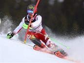 Marcel Hirscher v prvním kole slalomu na mistrovství svta v Aare.