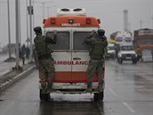 V Kamíru zaútoil na konvoj indické polovojenské policie sebevraedný...