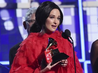 Zpěvačka Kacey Musgraves s cenou pro nejlepší album roku Golden Hour (Grammy...