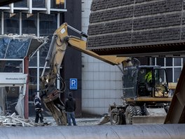 Na pražských Vinohradech začala plánovaná demolice souboru budov Transgas. (15....