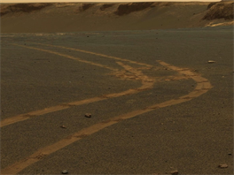 Stopy Opportunity nedaleko kráteru Victoria