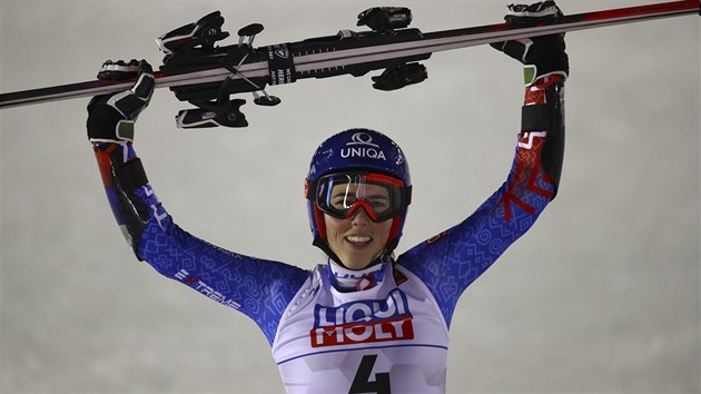 SVTOV AMPIONKA. Petra Vlhov vyhrla ob slalom na mistrovstv svta v Aare.