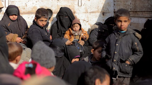 Baghúz opustily stovky žen a dětí. (11. února 2019)