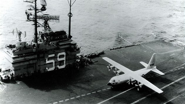 Zkouky upravenho letounu KC-130F na letadlov lodi USS Forrestal (podzim 1963)