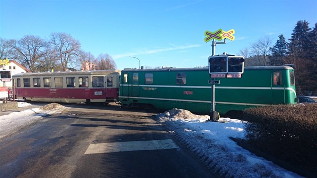 V Kamenici nad Lipou vykolejila vlakov souprava. Pi nehod nebyl nikdo zrann. (15. nora 2019)