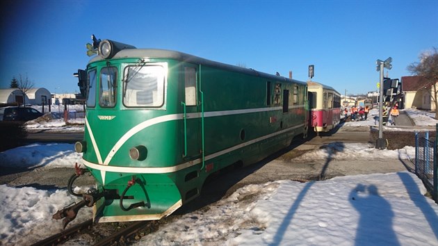 V Kamenici nad Lipou vykolejila vlakov souprava. Pi nehod nebyl nikdo zrann. (15. nora 2019)