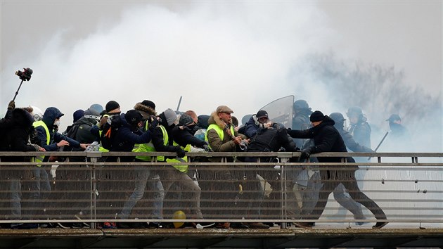 Protesty lutch vest ve Francii