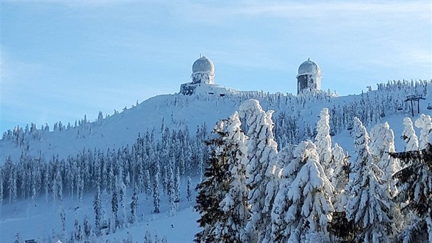 Poznvacm znamenm Grosser Arberu jsou kruhov ve radarov a meteorologick stanice.