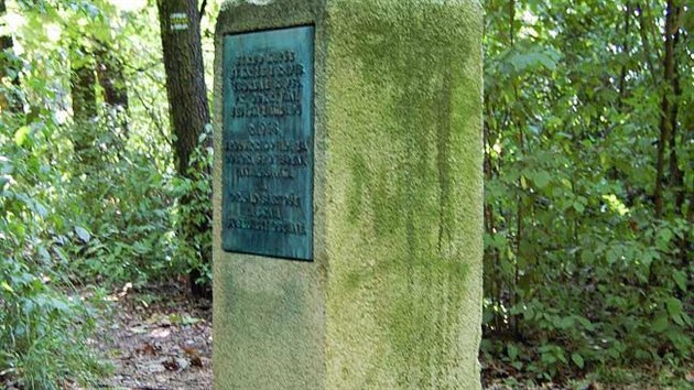Zemmie Josefa Xavera Liesganiga pipomn u brnnskch Sobic pamtnk na mst prvnho triangulanho bodu na eskm zem.