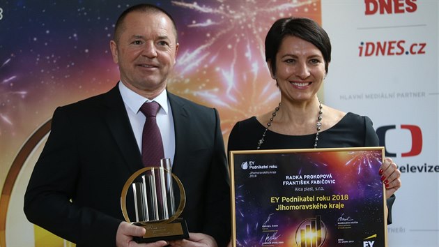 Manel Frantiek Fabiovic a Radka Prokopov z beclavsk firmy Alca plast se stali vtzi jihomoravskho kola soute EY Podnikatel roku 2018.