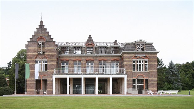 Finalista soute Mies van der Rohe Award: rekonstrukce psychiatrick kliniky v belgickm Melle