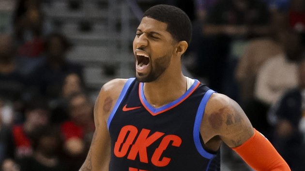 Paul George z Oklahoma City prov radost na palubovce New Orleans.