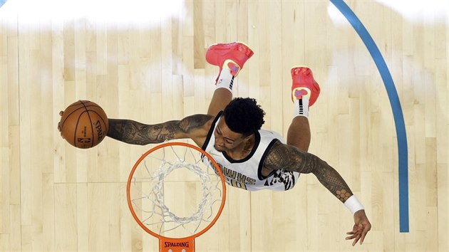 John Collins z Atlanty smeuje pi NBA All-Star Slam Dunk Contestu.