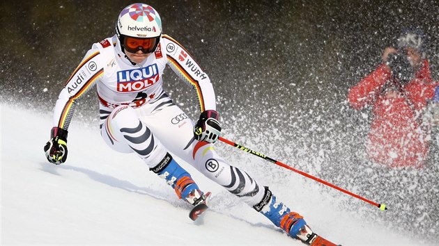 Nmeck lyaka Viktoria Rebensburgov na trati obho slalomu na mistrovstv svta v Aare