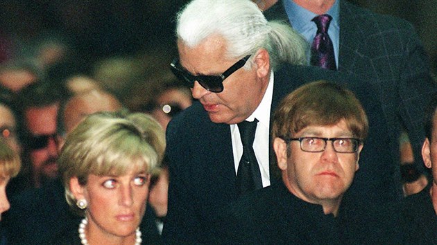Princezna Diana, Karl Lagerfeld a Elton John na pohřbu Gianniho Versaceho (Miláno, 22. července 1997)