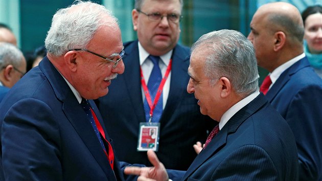Palestinsk ministr zahrani Rijd Malk a irck ministr zahrani Mohammed al-Hakim na spolenm jednn Evropsk unie a Ligy arabskch stt v Bruselu. (4. nora 2019)