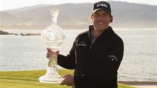 Phil Mickelson popáté v karié�e vyhrál turnaj v Pebble Beach.