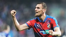 Tomáš Chorý z Plzně se raduje ze svého gólu, který vstřelil ve šlágru proti...