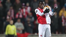 Obránce fotbalové Slavie Michael Ngadeu v utkání Evropské ligy proti Genku.