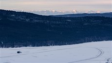 Ze Stezky korunami strom u Lipna nad Vltavou mete pozorovat panorama Alp.