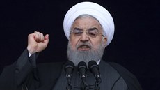 Íránský prezident Hasan Rúhání v projevu na teheránském námstí Svobody ekl,...