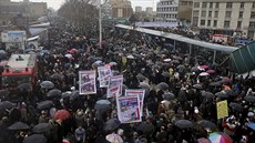 Prvod Íránc v teheránských ulicích bhem oslav 40. výroí revoluce (11. února...