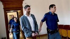 Josef Kopriva je obviněný, že se pokusil zabít Františka Divokého tím, že jej...