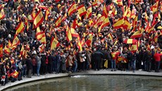 panlé protestují v centru Madridu proti levicové vlád Pedra Sáncheze. (10....