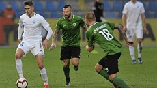 Obránce Ond�ej Lehoczki (v bílém) b�hem utkání 20. kola první fotbalové ligy, v...