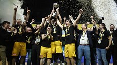 Basketbalisté AEK Atény slaví triumf v Interkontinentálním poháru.