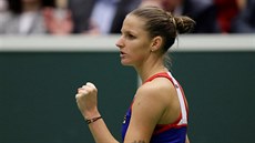 RADOST. eská tenistka Karolína Plíková oslavuje zisk fiftýnu v zápase Fed...