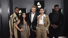 Matt Sallee, Kirstin Maldonado, Scott Hoying, Mitch Grassi a Kevin Olusola z...