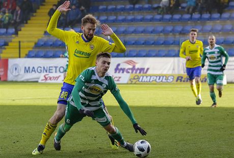 Zlnsk tonk Tom Poznar (vzadu) a Vladislav Levin z Bohemians