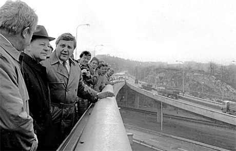 Mostu Antonína Zápotockého (dnes Barrandovský) byl pedán 3. listopadu roku...