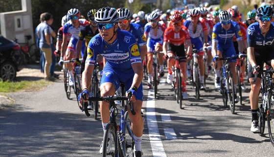 eský cyklista ve slubách stáje Deceuninck-Quick Step Zdenk tybar (v...