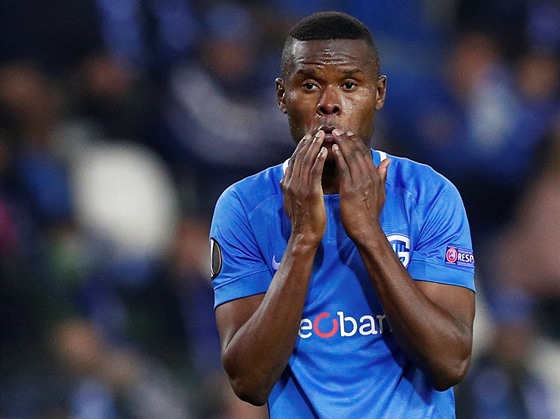 Zklamaný tanzanský snajpr Mbwana Samatta z Genku. Proti Slavii se ve dvou...