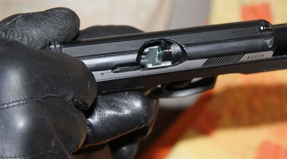 Airsoftová pistole, kterou mu v Brn ohrooval své spolubydlící, protoe...