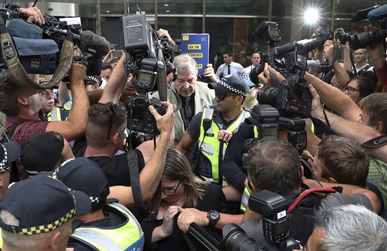 Kardinál George Pell stanul ped australským soudem v Melbourne. (26. února...