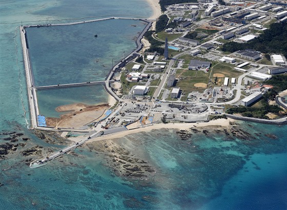 Zátoka Henoko na japonském ostrov Okinawa se pipravuje jako nové umístní pro...